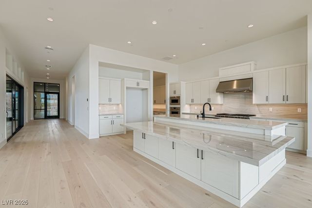 10964 Rossa Peak Avenue, Las Vegas, NV 89135