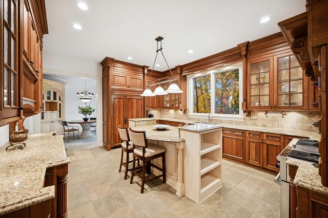 130 Maple Hill Road, Glencoe, IL 60022
