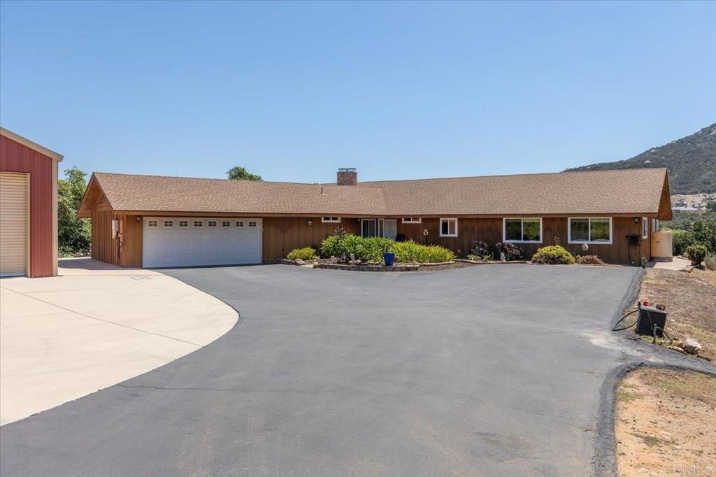 Image 1 of property listing at 945 El Paseo, Vista, CA 92084