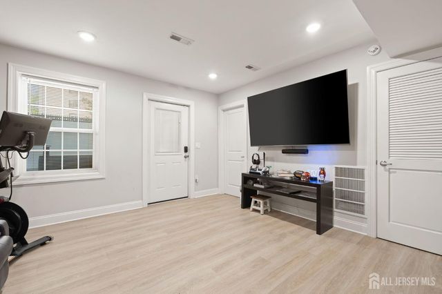 322 Mcguire Place, Perth Amboy, NJ 08861