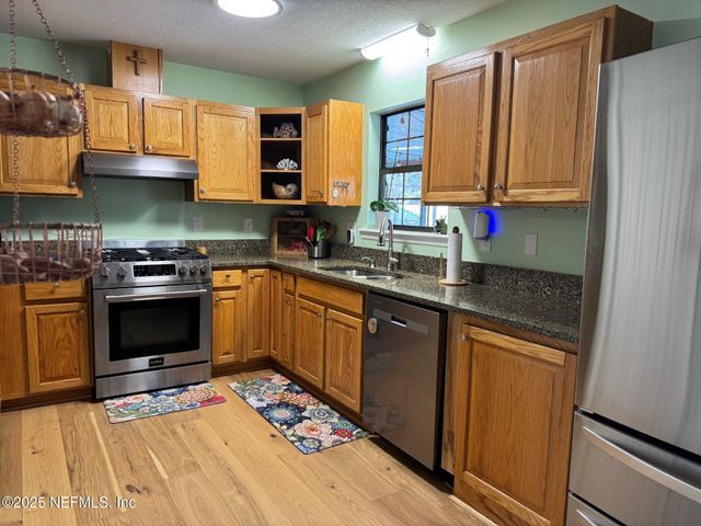 6106 W 3RD Manor, Palatka, FL 32177