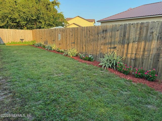 6106 W 3RD Manor, Palatka, FL 32177