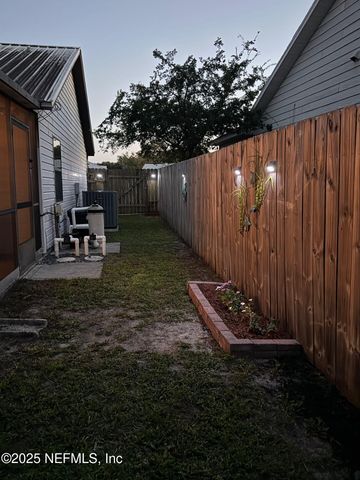 6106 W 3RD Manor, Palatka, FL 32177