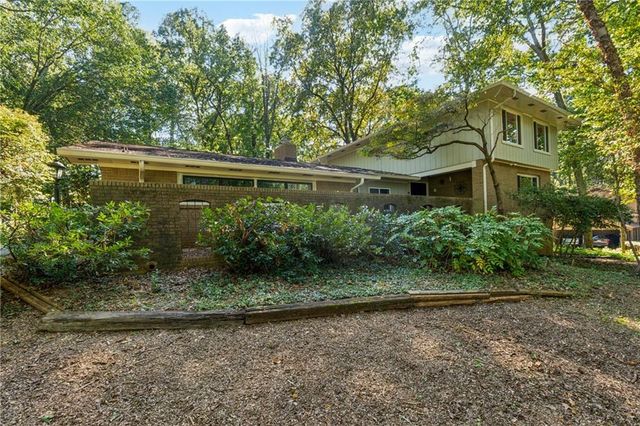 221 Shady SW Lane, Mableton, GA 30126