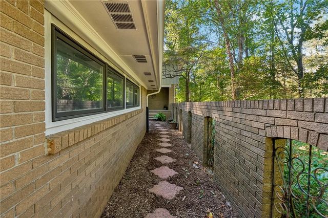 221 Shady SW Lane, Mableton, GA 30126