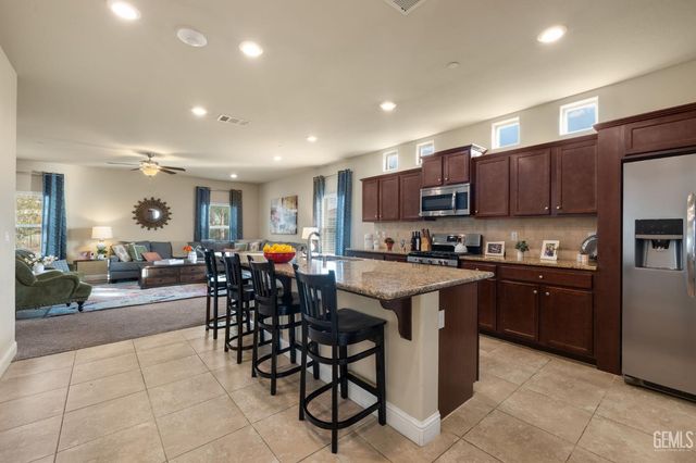 9324 Red Pine Drive, Shafter, CA 93263