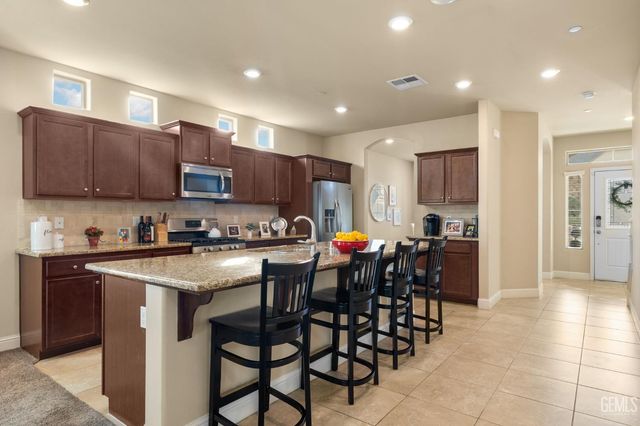 9324 Red Pine Drive, Shafter, CA 93263