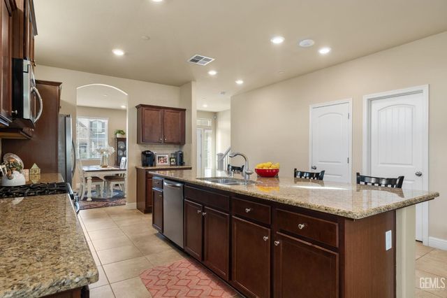 9324 Red Pine Drive, Shafter, CA 93263