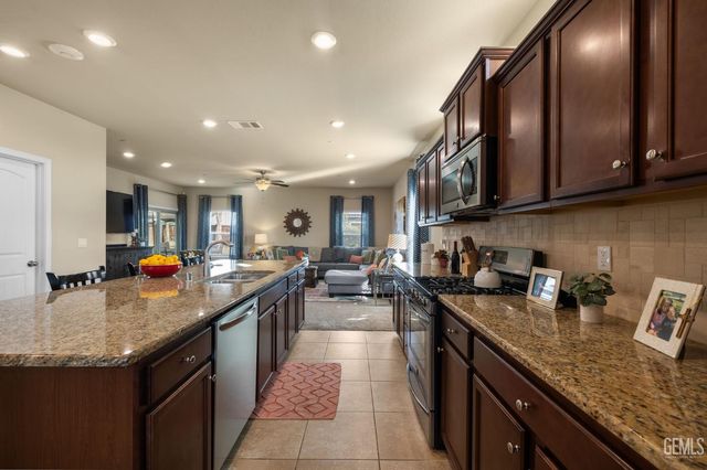 9324 Red Pine Drive, Shafter, CA 93263