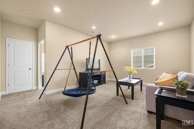 9324 Red Pine Drive, Shafter, CA 93263