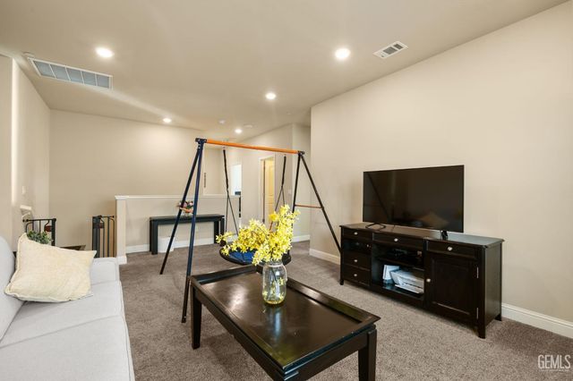 9324 Red Pine Drive, Shafter, CA 93263