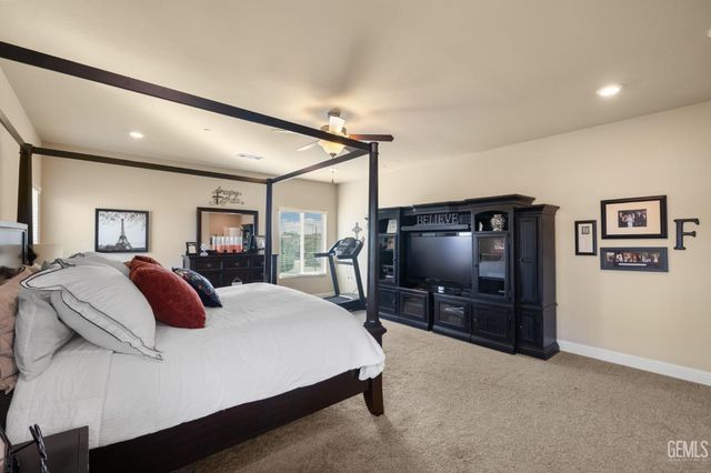 9324 Red Pine Drive, Shafter, CA 93263