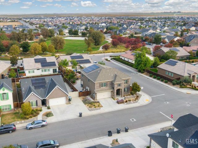 9324 Red Pine Drive, Shafter, CA 93263