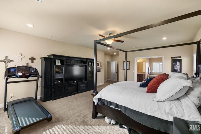 9324 Red Pine Drive, Shafter, CA 93263