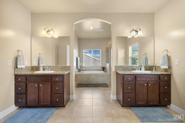 9324 Red Pine Drive, Shafter, CA 93263