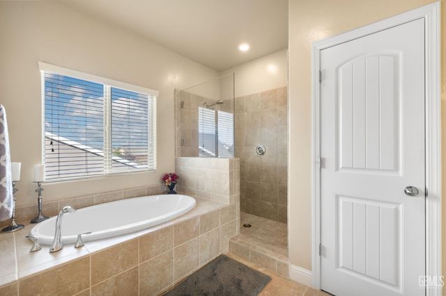 9324 Red Pine Drive, Shafter, CA 93263