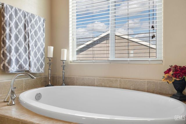 9324 Red Pine Drive, Shafter, CA 93263