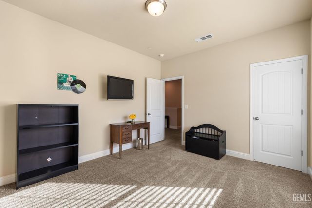 9324 Red Pine Drive, Shafter, CA 93263