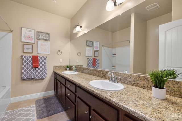 9324 Red Pine Drive, Shafter, CA 93263