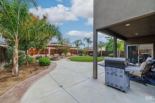 9324 Red Pine Drive, Shafter, CA 93263