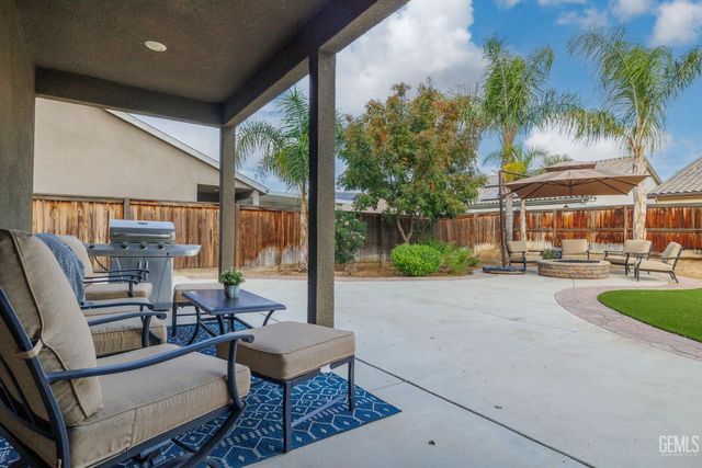 9324 Red Pine Drive, Shafter, CA 93263