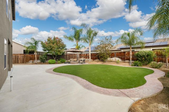 9324 Red Pine Drive, Shafter, CA 93263