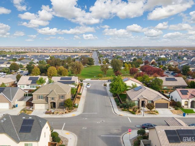 9324 Red Pine Drive, Shafter, CA 93263