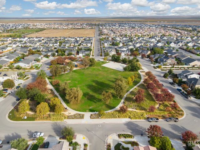 9324 Red Pine Drive, Shafter, CA 93263