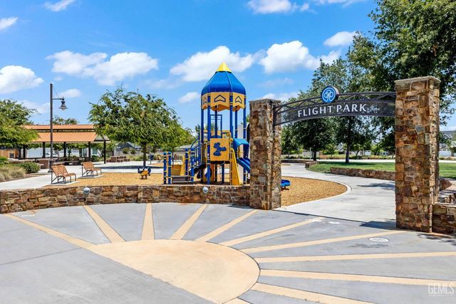 9324 Red Pine Drive, Shafter, CA 93263