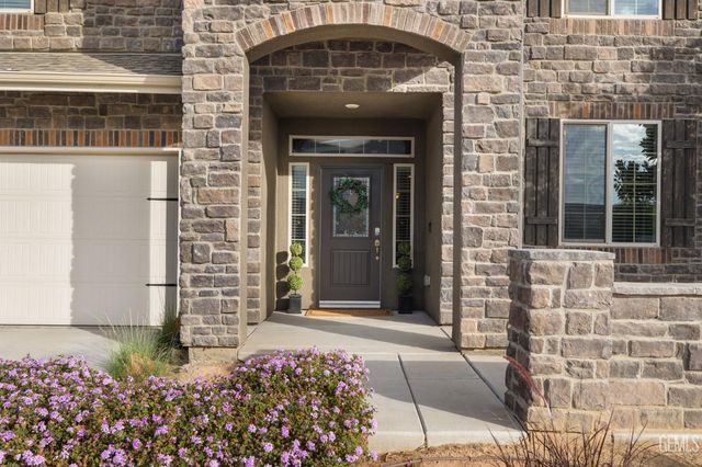 9324 Red Pine Drive, Shafter, CA 93263