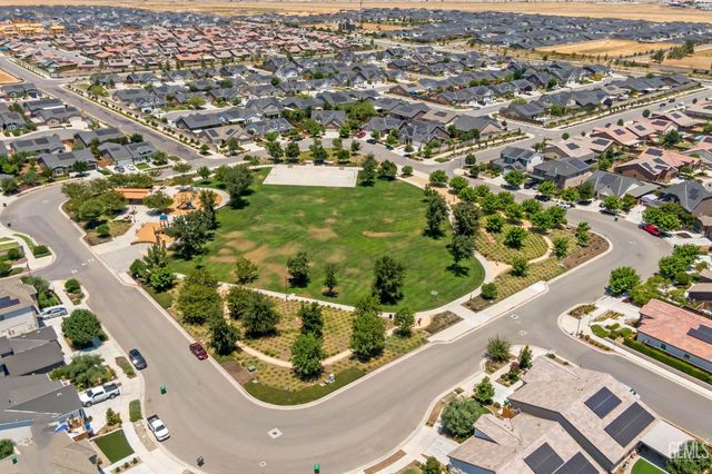 9324 Red Pine Drive, Shafter, CA 93263