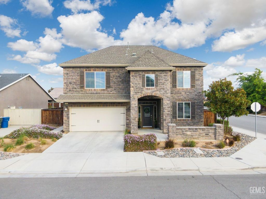 9324 Red Pine Drive, Shafter, CA 93263