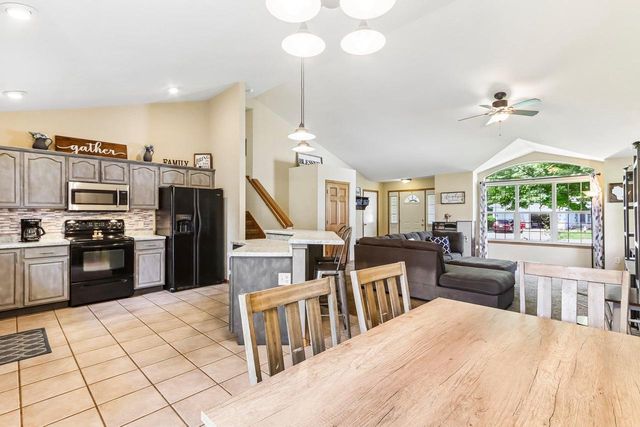 808 Hanksfield Place, Prairie Du Sac, WI 53578