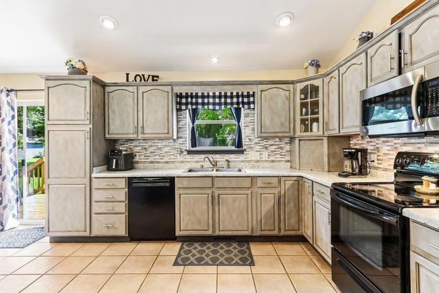 808 Hanksfield Place, Prairie Du Sac, WI 53578