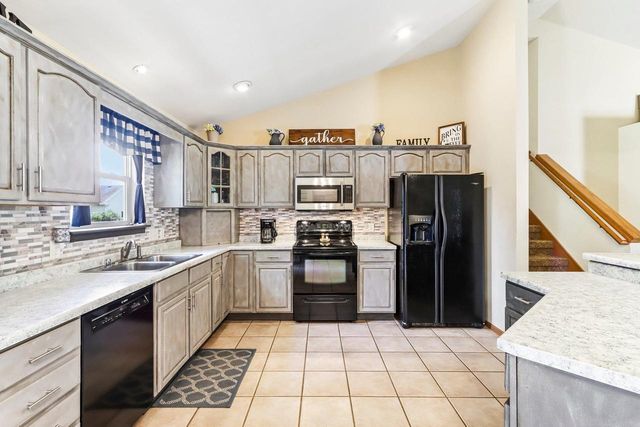 808 Hanksfield Place, Prairie Du Sac, WI 53578