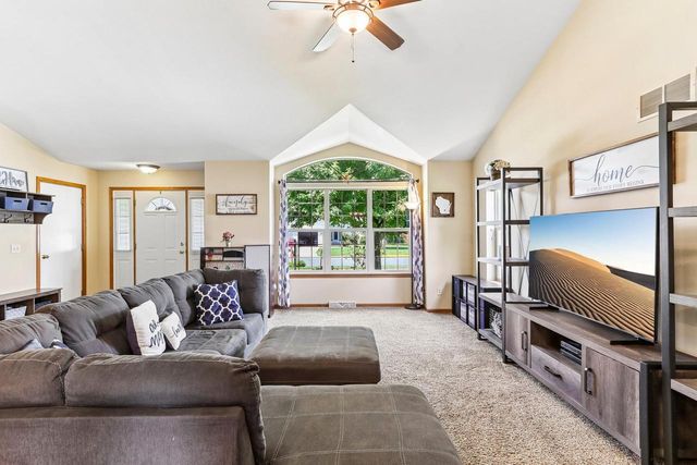 808 Hanksfield Place, Prairie Du Sac, WI 53578