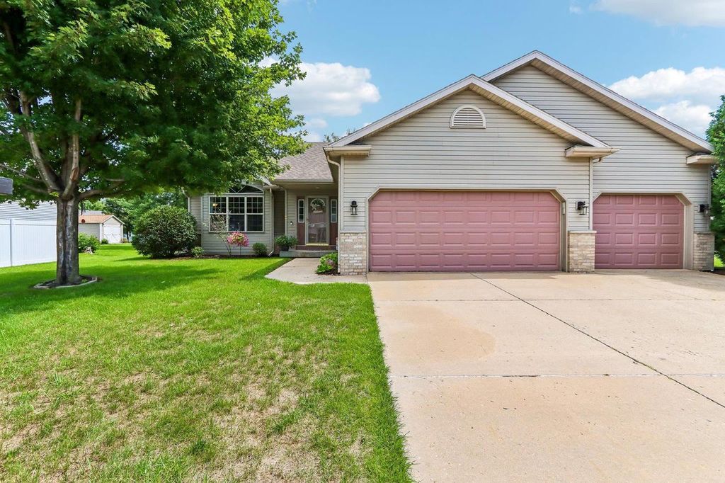 808 Hanksfield Place, Prairie Du Sac, WI 53578