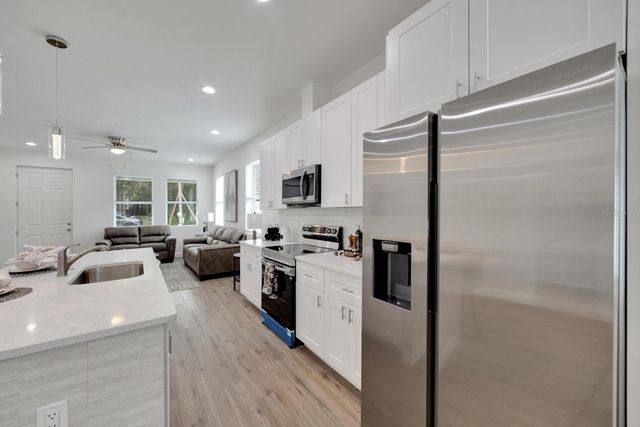 3706 WIGGINS LEAF STREET, Tampa, FL 33619