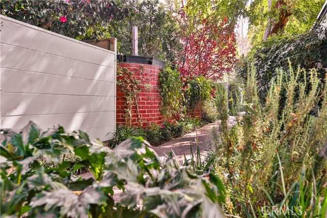 5389 Village, Los Angeles, CA 90016