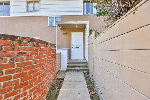 5389 Village, Los Angeles, CA 90016