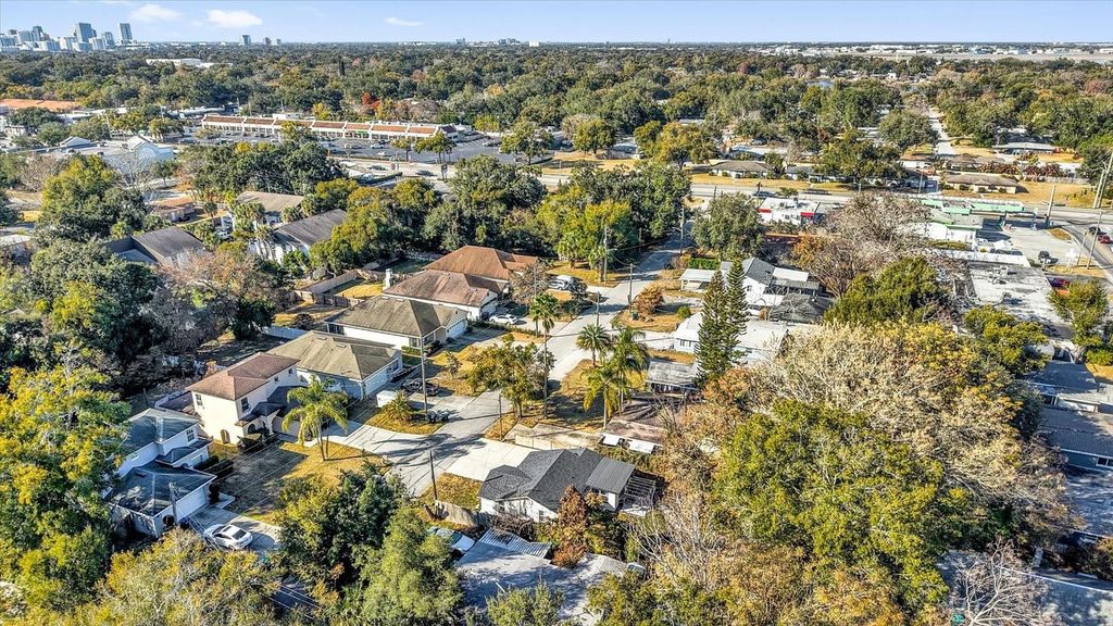 Image 30 of property listing at 1719 CROCKER AVENUE, Orlando, FL 32806