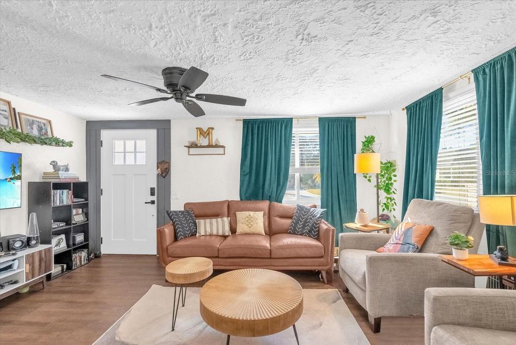 Image 4 of property listing at 1719 CROCKER AVENUE, Orlando, FL 32806