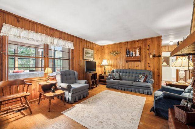 404 Van Hook Dr, Ashland City, TN 37015