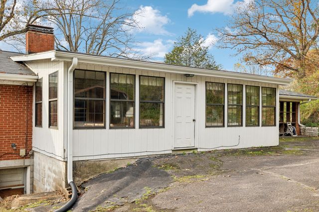 404 Van Hook Dr, Ashland City, TN 37015