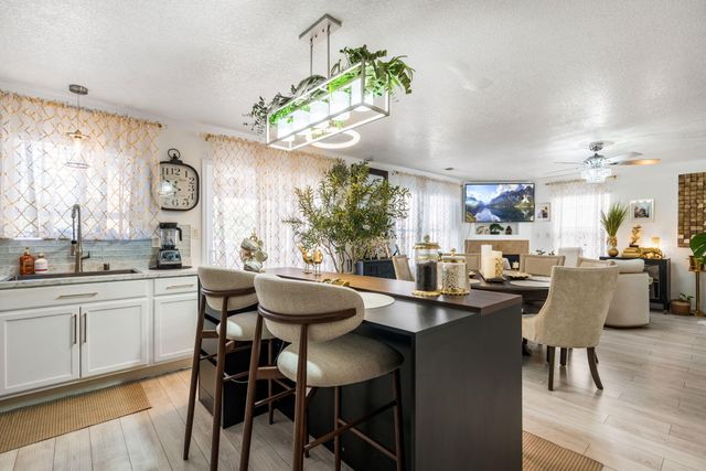 1027 Cassandra Street SW, Albuquerque, NM 87121