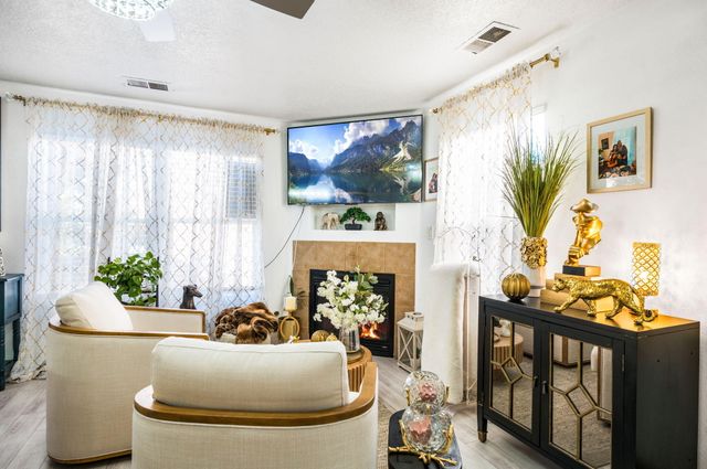 1027 Cassandra Street SW, Albuquerque, NM 87121