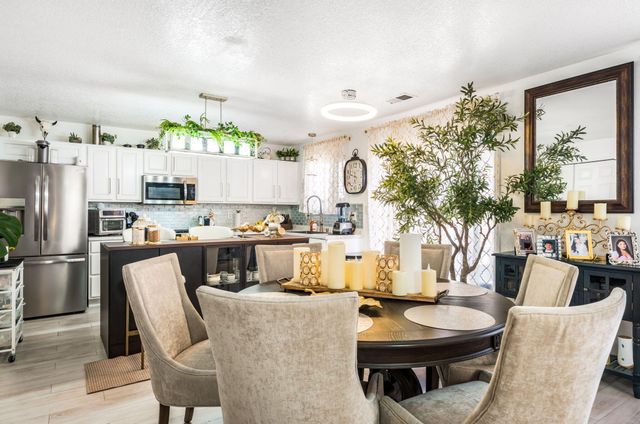 1027 Cassandra Street SW, Albuquerque, NM 87121