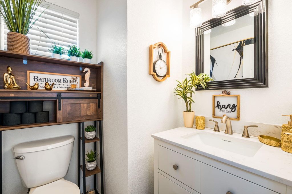 Image 14 of property listing at 1027 Cassandra Street SW, Albuquerque, NM 87121