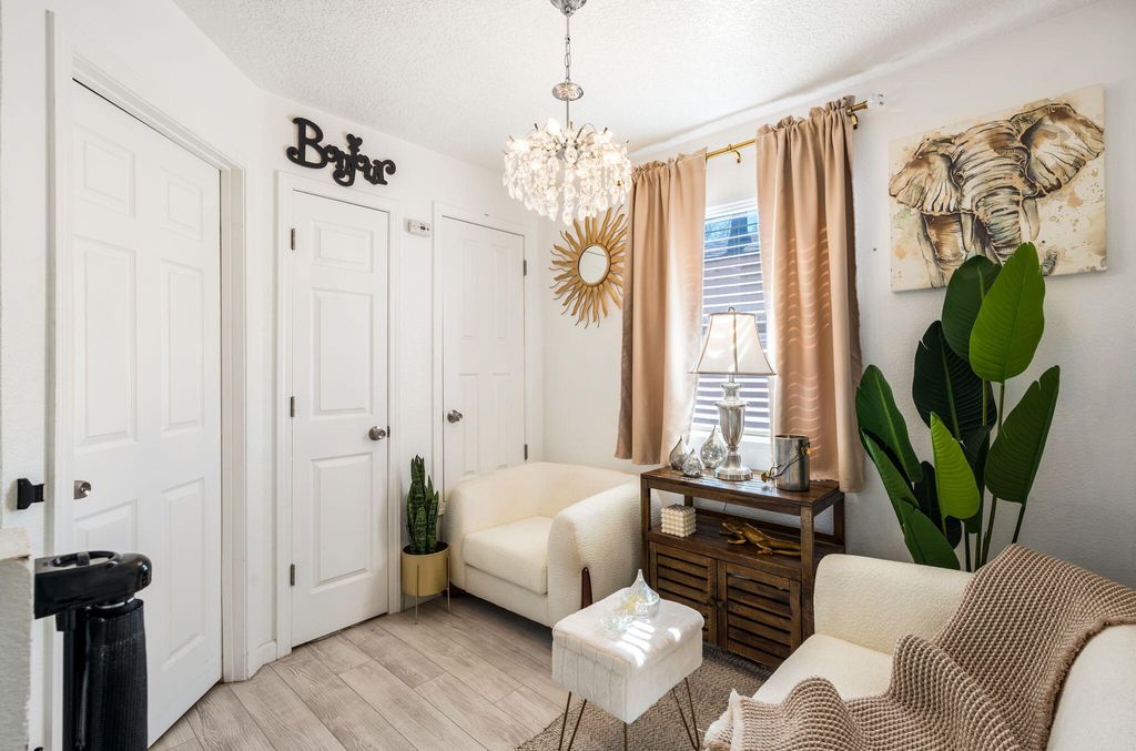 Image 15 of property listing at 1027 Cassandra Street SW, Albuquerque, NM 87121