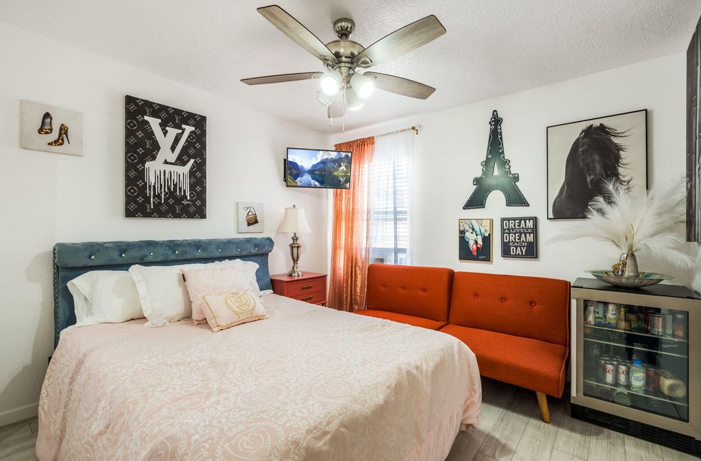 Image 18 of property listing at 1027 Cassandra Street SW, Albuquerque, NM 87121